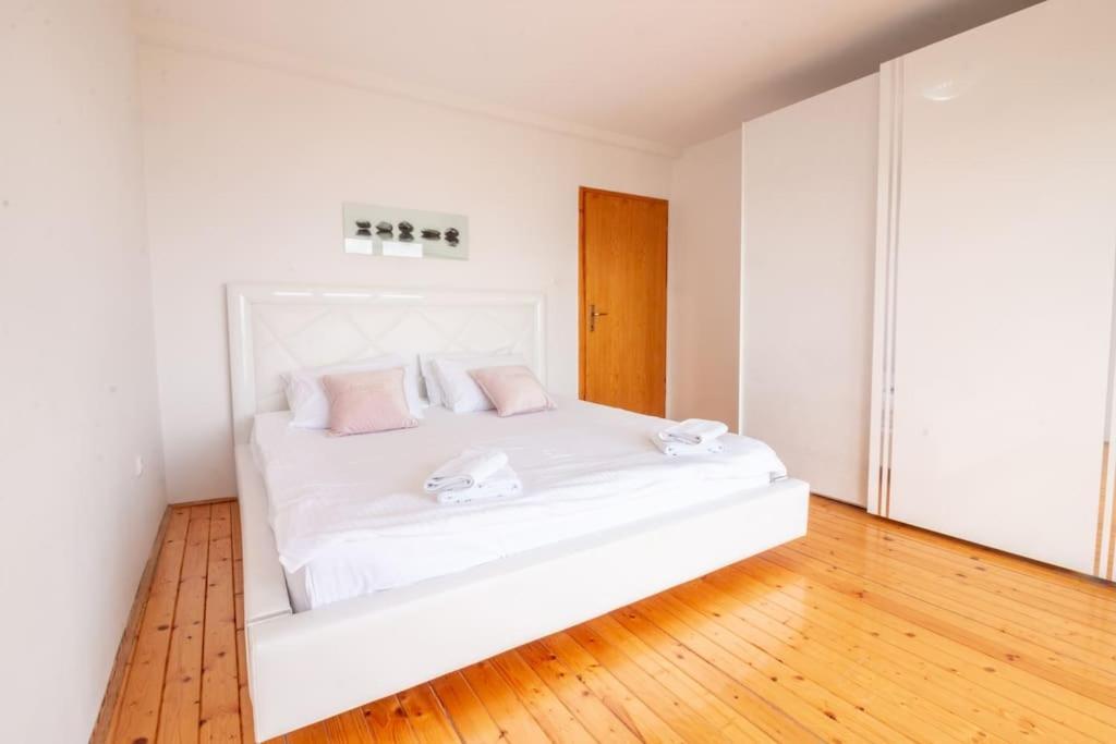 Casa Farmak - 4 Bedroom Lux Apartment With Infinity Pool & Lake View Охрид Екстер'єр фото